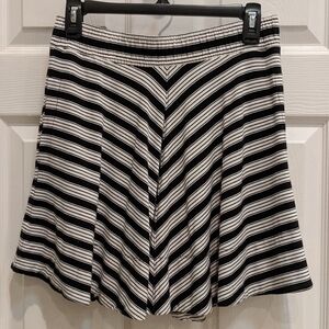 Loft Chevron Flair Black/White Skirt with Pockets Size Small P